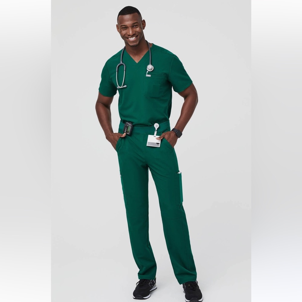 NWT Men’s Figs Cargo Scrub Pants